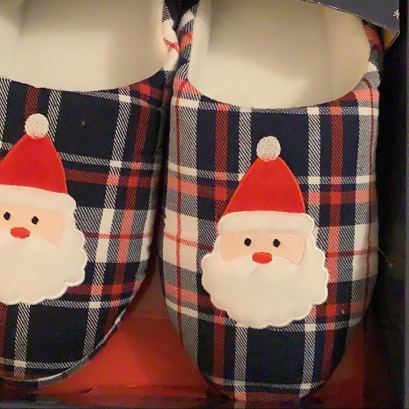 Women’s memory foam holiday winter slippers L/XL 9-11 features Santa - Picture 2 of 3